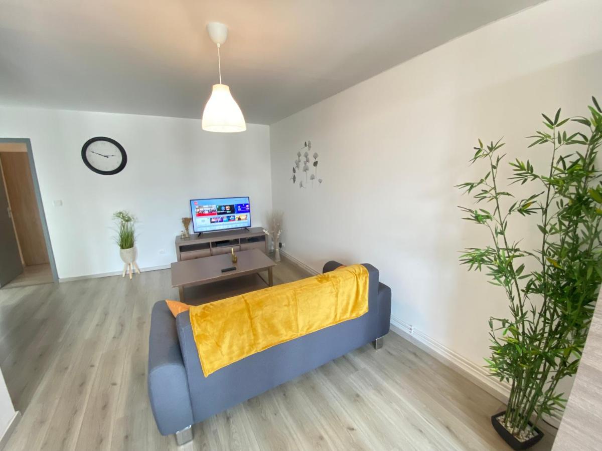 Joli Appartement Avec Parking Gratuit Sur Place Givet Exterior photo