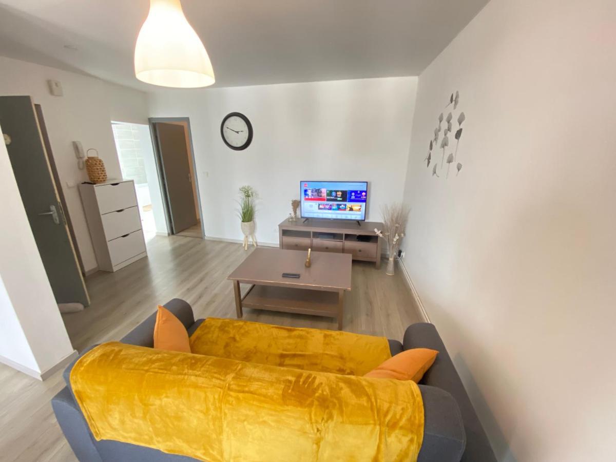 Joli Appartement Avec Parking Gratuit Sur Place Givet Exterior photo