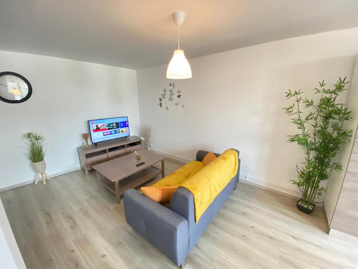 Joli Appartement Avec Parking Gratuit Sur Place Givet Exterior photo